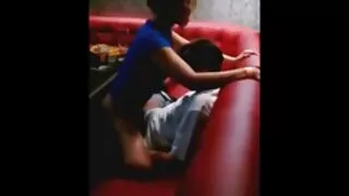 Flirtuoti sta stovi doggy style priešais kamerą ir relishes crazy lytis