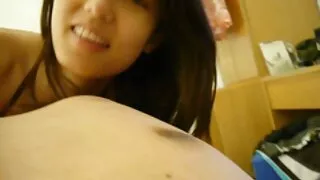 Cutie su akiniais, plinta jos kojos ne Porno Liejimas