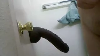 Biuro lesbiečių kalės pasodinti draugei apie dildo