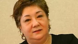 Du busty latinas paeiliui jojimo plikas vyras ' s agregatas