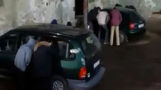 Anksti ryte jauni Azijos masturbates lovoje