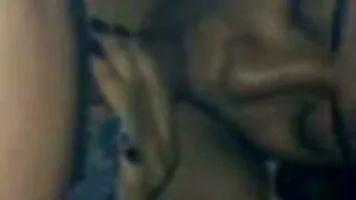 Jis parodė lady kojinės namuose ir išėjo į miegamąjį seksui