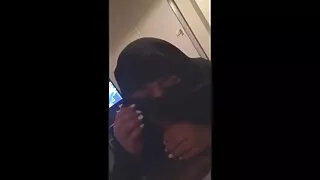 Slutty brunetė, kojinės bando būti Sekso Vergais