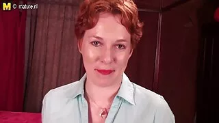 Jis parsivežė namo juoda moteris ir linksminasi su ja ant šeimos lovos