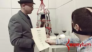 Brandus lady dizaineris kojinės vilioja kliento seksui